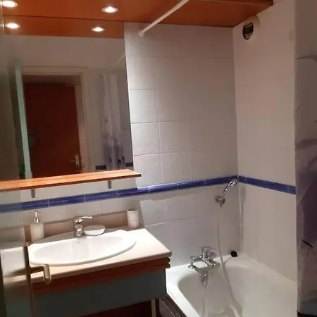 Joli 2 Pieces Vue Parking Clim 50m *