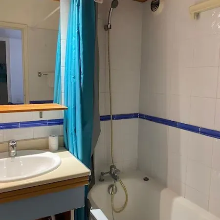 Joli 2 Pieces Vue Parking Clim 50m דירה